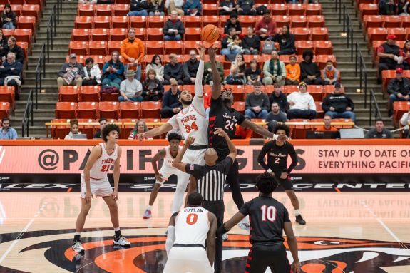 Men's basketball tips off 