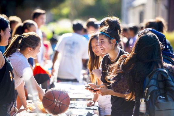 students talking at club fair 