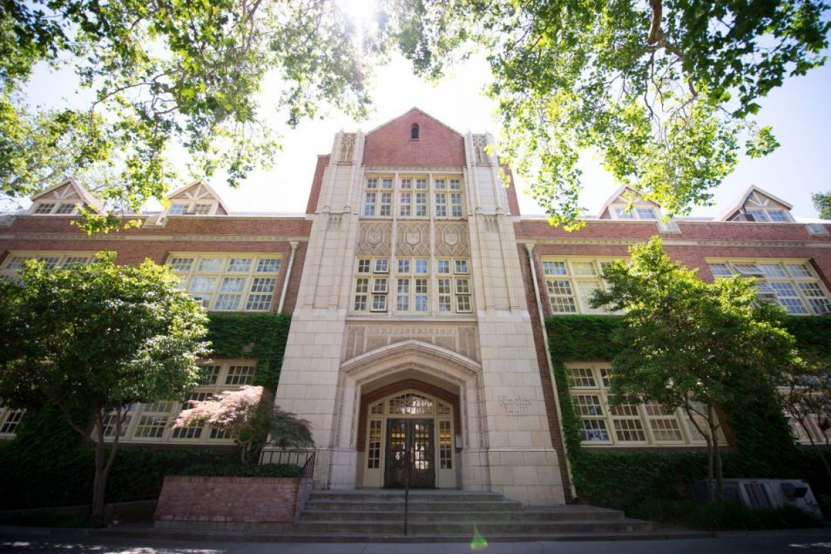 Knoles Hall