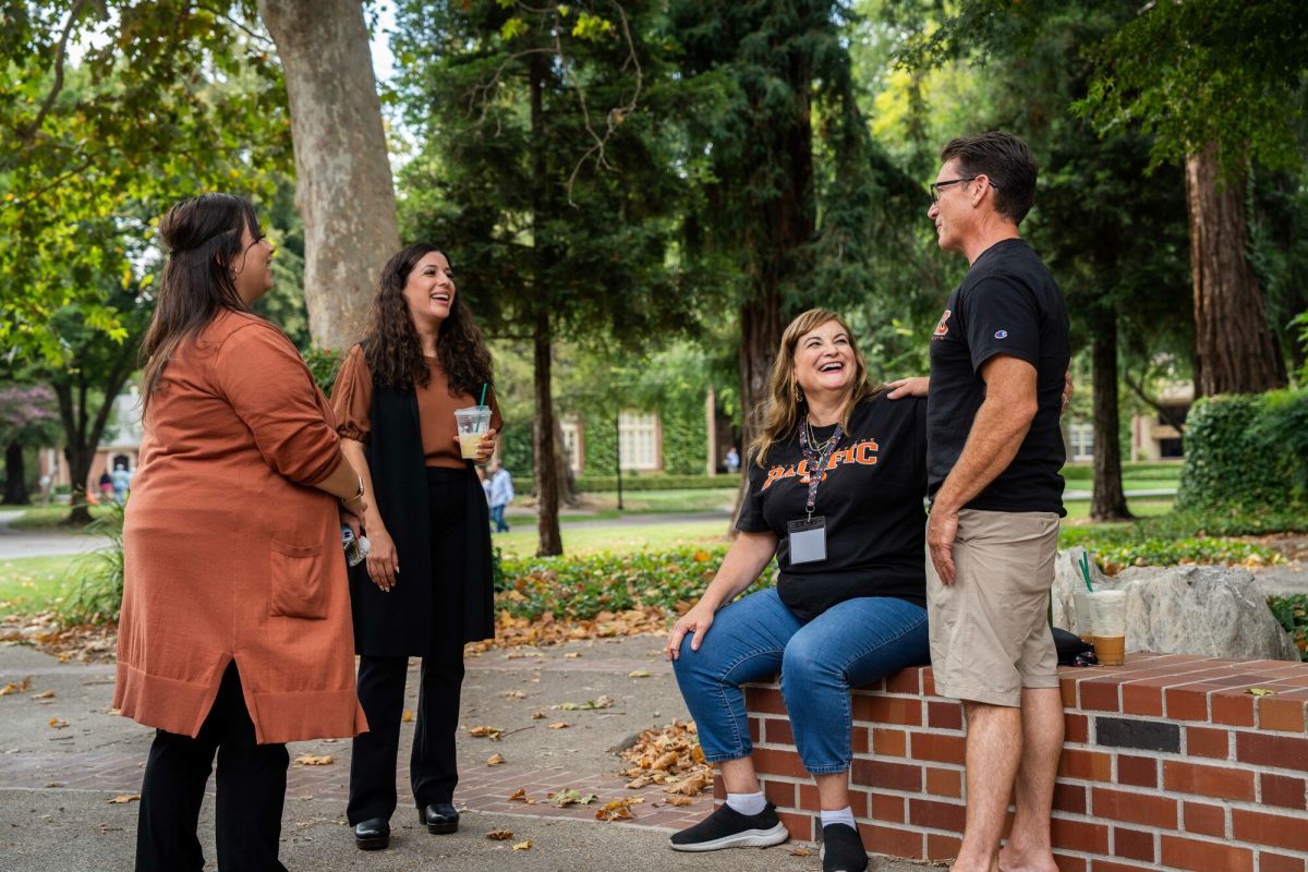 Parents wearing University of the Pacific apparel.