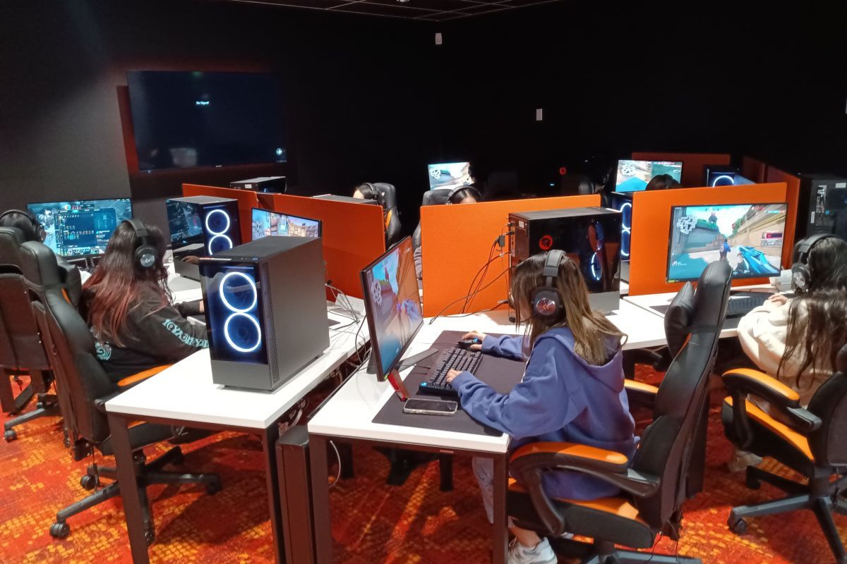 students in the pacific gaming center
