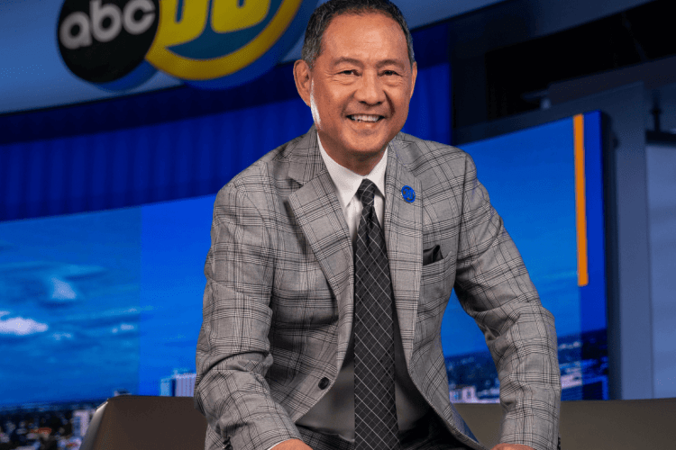 Dale Yurong at the news desk