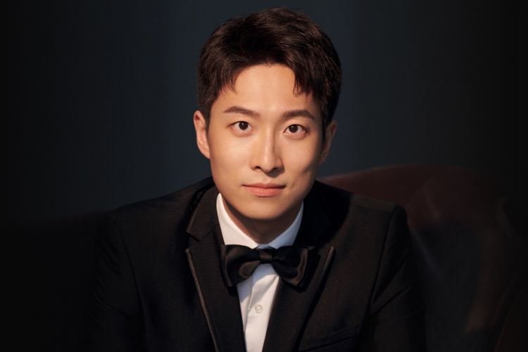Shichao Zhang 
