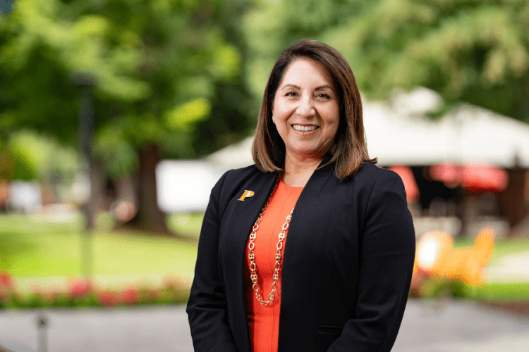 Leticia Robles ’89 