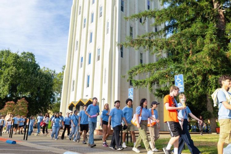 Students in front of Burns Tower
