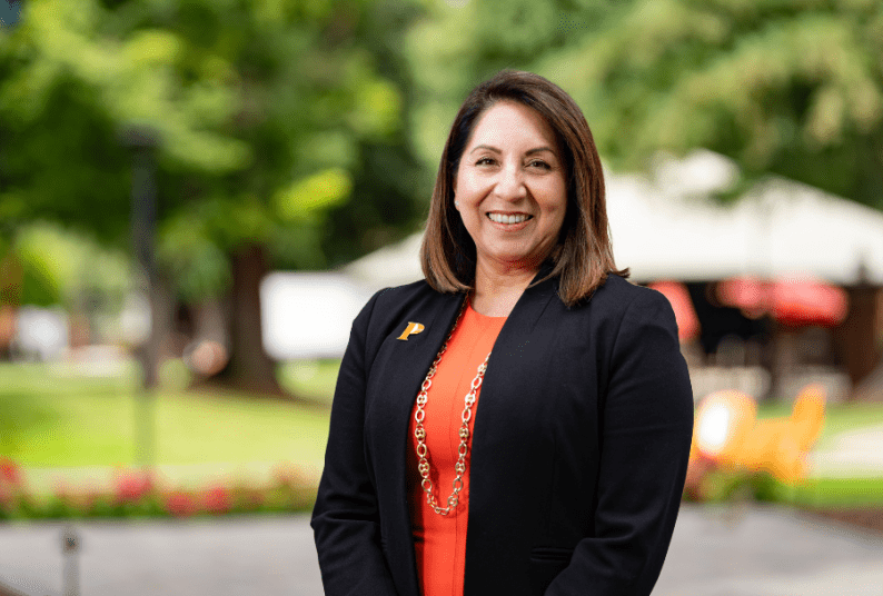 Leticia Robles ’89 