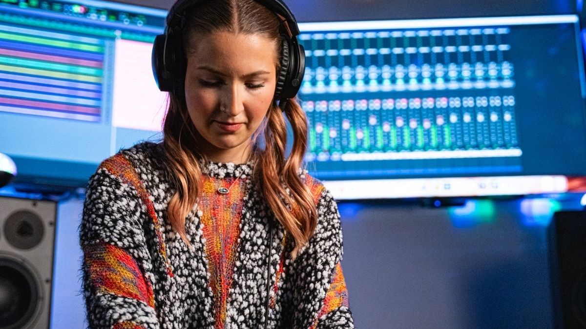 content.field_image.alt